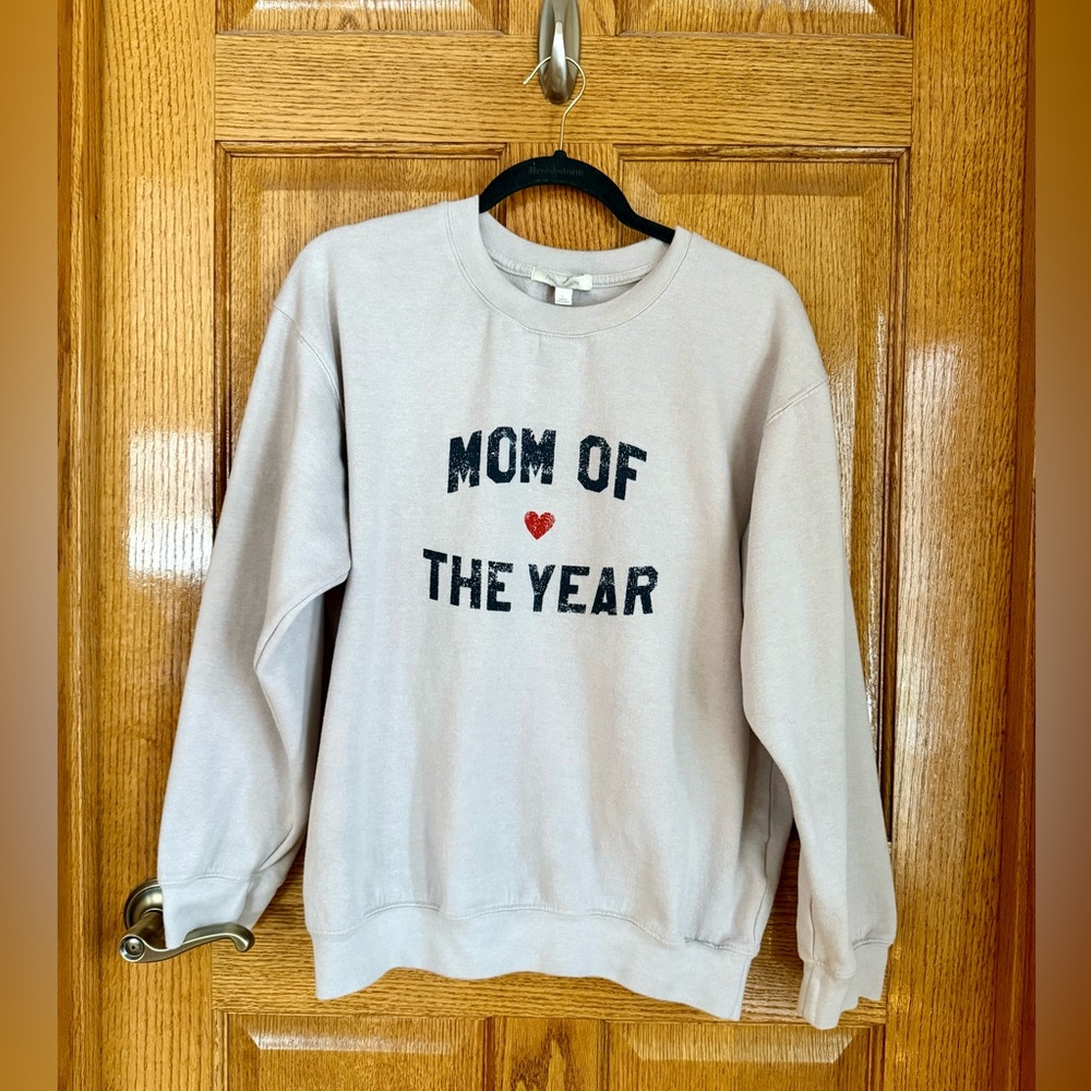 EUC Favorite Daughter “mom of the year” Sweatshirt L